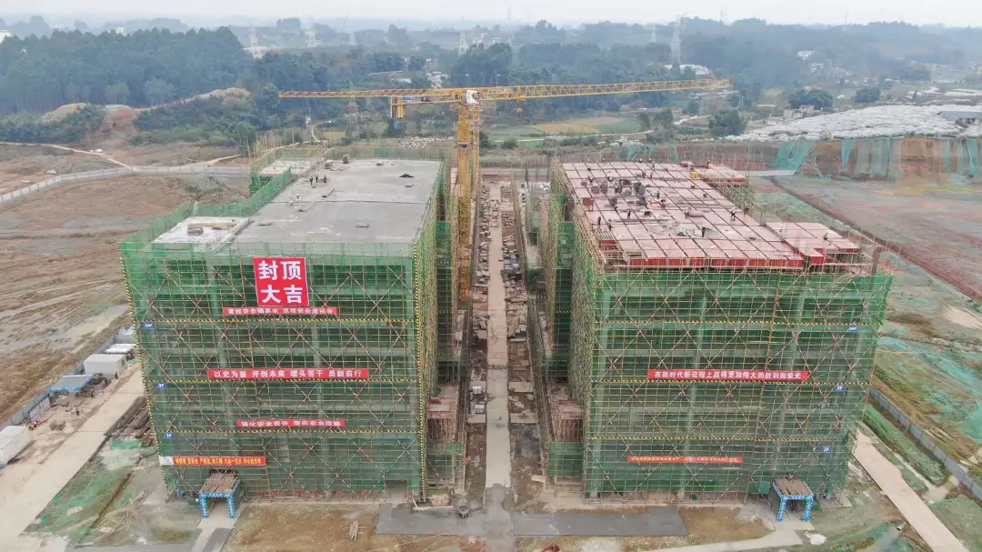 金茂源（西南·青神）表面處理循環(huán)經(jīng)濟(jì)產(chǎn)業(yè)園一期首棟廠房順利封頂